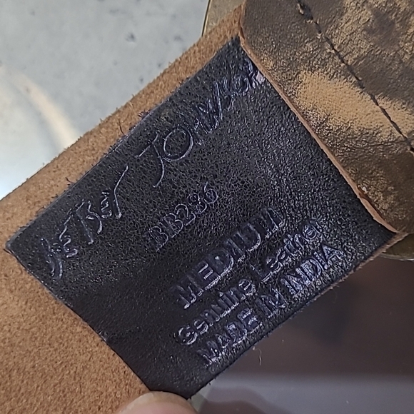 Betsey JOHNSTON BEADED STUDDED WIDE BROWN LEATHER NEW BELT MEDIUM - Picture 5 of 6